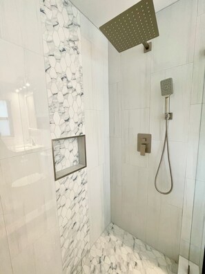 Combined shower/bathtub, hair dryer, towels - Beautiful canal view, direct Gulf access, gorgeous heated saltwater pool! (Cape Coral)