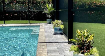 Beautiful canal view, direct Gulf access, gorgeous heated saltwater pool!