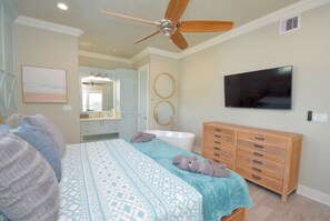 5 bedrooms, desk, iron/ironing board, WiFi