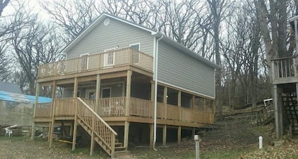 4-Bedroom Lake House in East Okoboji Lake