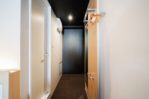 經濟雙人房 | 書桌、筆電工作空間、遮光布/窗簾、熨斗/熨衣板