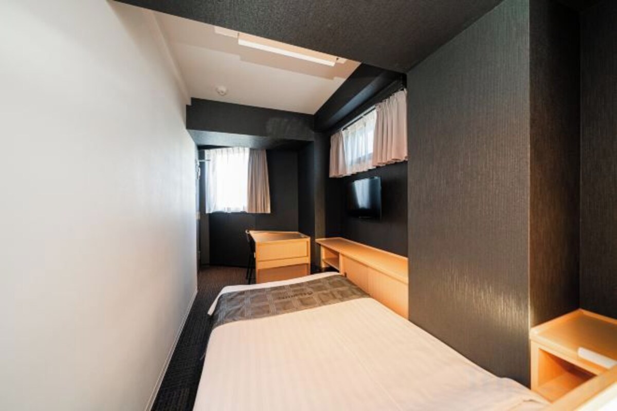 Semi Double Room