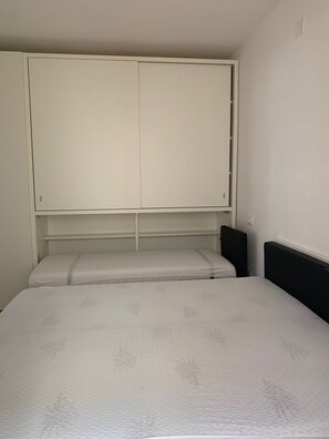 1 Schlafzimmer, Bügeleisen/Bügelbrett
