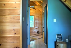 Interior - Designer Log Cabin⛰️ Views + Biltmore Pass | Modern Luxury near Saluda (Saluda)