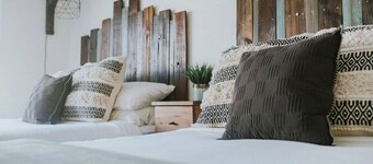 Canyon Rest! Sleeps 10, Pool, Private Patio/Hottub