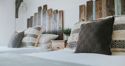 Canyon Rest! Sleeps 10, Pool, Private Patio/Hottub