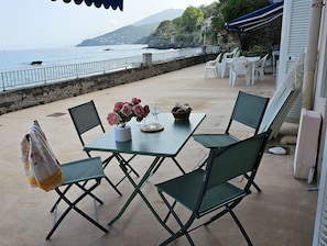 Outdoor dining - WATERFRONT STUDIO ERBALUNGA (Brando)