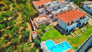 An aerial view of a large property with multiple buildings, a swimming pool, and surrounding greenery. - Tropea, Appartamenti Borgo Panoramico N .10 (Tropea)