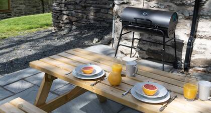 Snowdonia Cottage with Stunning views of Bala lake and mountains