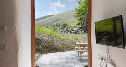 Snowdonia Cottage with Stunning views of Bala lake and mountains