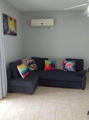 TV, books - Luxury 2 bedroom apartment, spacious 34sqm balcony (Paralimni)
