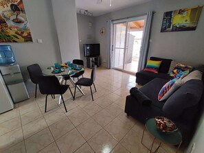 TV, books - Luxury 2 bedroom apartment, spacious 34sqm balcony (Paralimni)