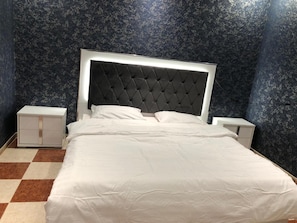 Basic-Apartment | 2 Schlafzimmer, Allergikerbettwaren, individuell dekoriert