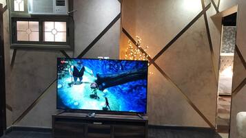 2 Schlafzimmer, Allergikerbettwaren, individuell dekoriert