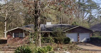 Cozy Private Bedroom/bath with smoking allowed
