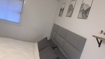 1 bedroom, desk, free WiFi, bed sheets