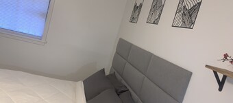 Cozy Private Bedroom/bath with smoking allowed