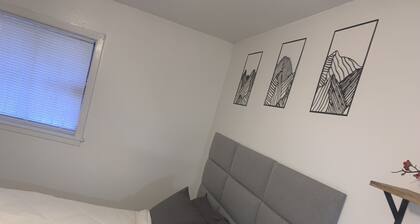 Cozy Private Bedroom/bath with smoking allowed