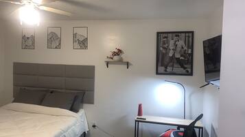 1 bedroom, desk, free WiFi, bed sheets