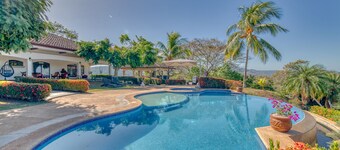 Reconnect with Nature! Private Pool, BBQ. Sleeps10