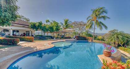 Reconnect with Nature! Private Pool, BBQ. Sleeps10