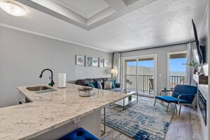 Smart TV, fireplace - Wake up to the ocean breeze! Sailport Resort Condo (Tampa)