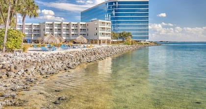 Wake up to the ocean breeze! Sailport Resort Condo