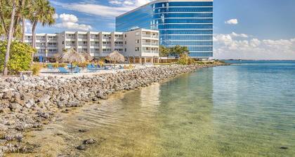 Wake up to the ocean breeze! Sailport Resort Condo
