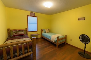 3 slaapkamers, een strijkplank/strijkijzer, gratis wifi, beddengoed