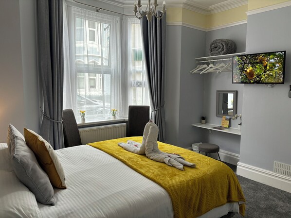 Elite Double Room | Egyptian cotton sheets, premium bedding, memory-foam beds - Calm Sea Guesthouse (Weymouth)