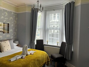 Elite Double Room | Egyptian cotton sheets, premium bedding, memory-foam beds - Calm Sea Guesthouse (Weymouth)