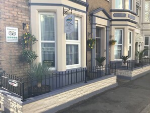 Front of property - Calm Sea Guesthouse (Weymouth)