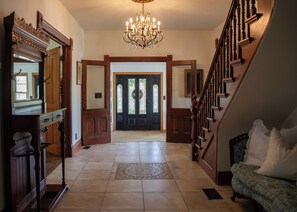 Interior - Historic Lake Geneva 🏡.  Walk 2 Everything! IN THE HEART OF DOWNTOWN!!   



 (Lake Geneva)