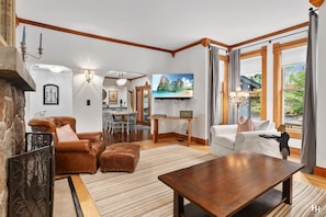 Smart TV, fireplace, stereo