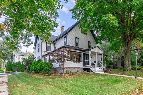 Historic Lake Geneva 🏡. Walk 2 Everything! IN THE HEART OF DOWNTOWN!!