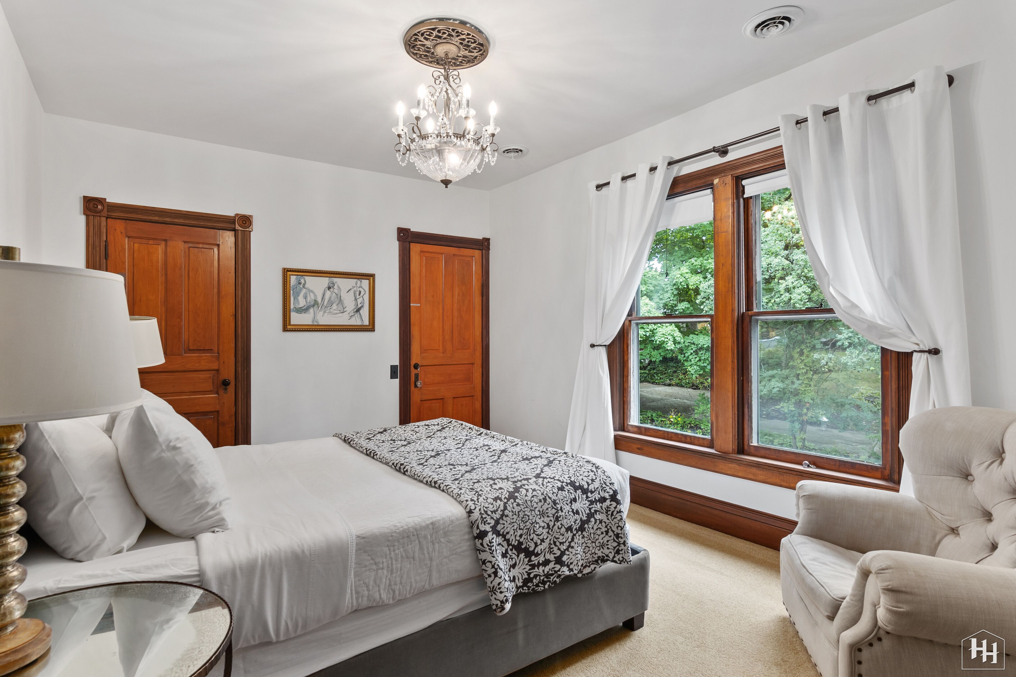 6 Schlafzimmer, Schreibtisch, Bügeleisen/Bügelbrett, Reisekinderbett