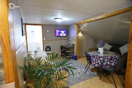 Interior. 3-Bedroom apt. ideal location near new river gorge