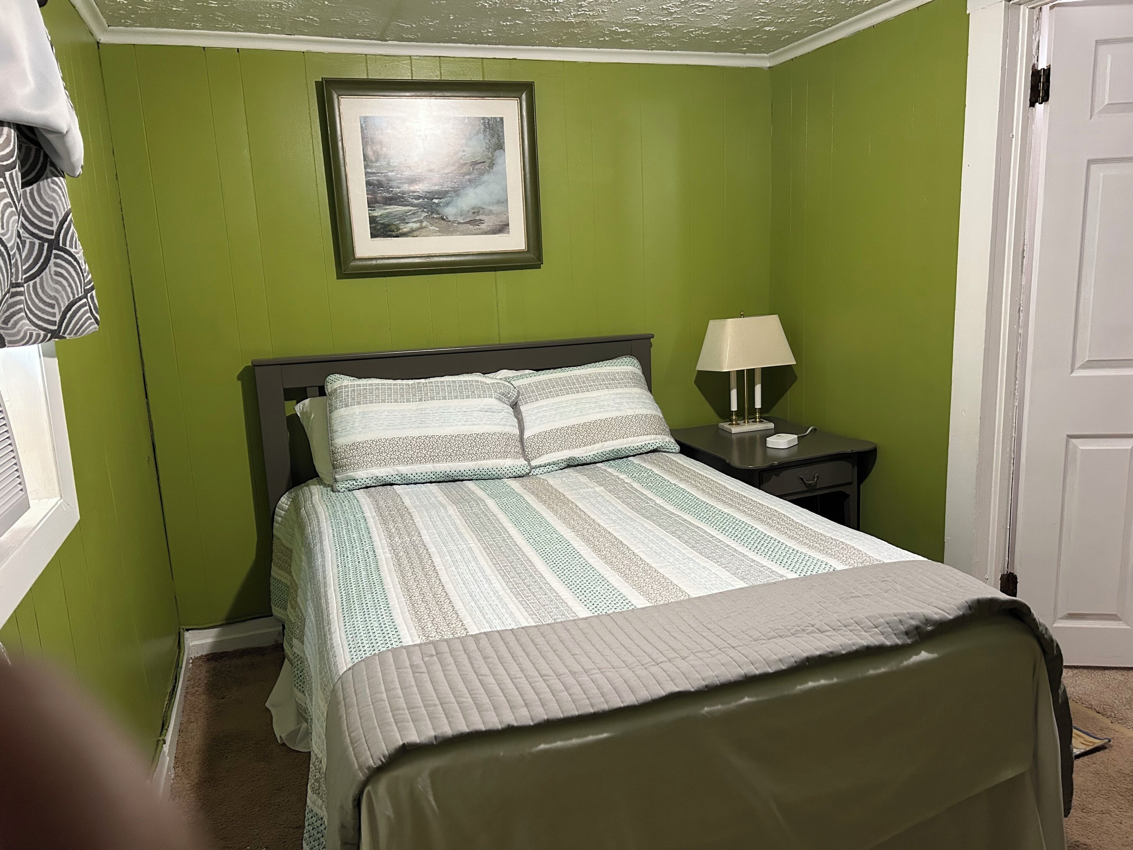 3 habitaciones, escritorio, tabla de planchar con plancha y wifi gratis 