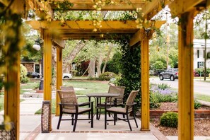 تناول الطعام بالخارج