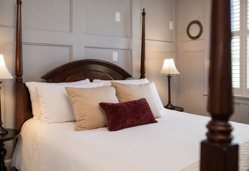 Captain’s Quarters Inn Downtown Edenton • Queen Bed 2nd Floor