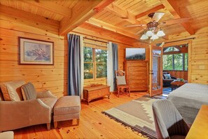 5 bedrooms, desk, iron/ironing board, travel crib