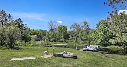 Quaint Year Round Cabin with Access to Lake Minnewawa.