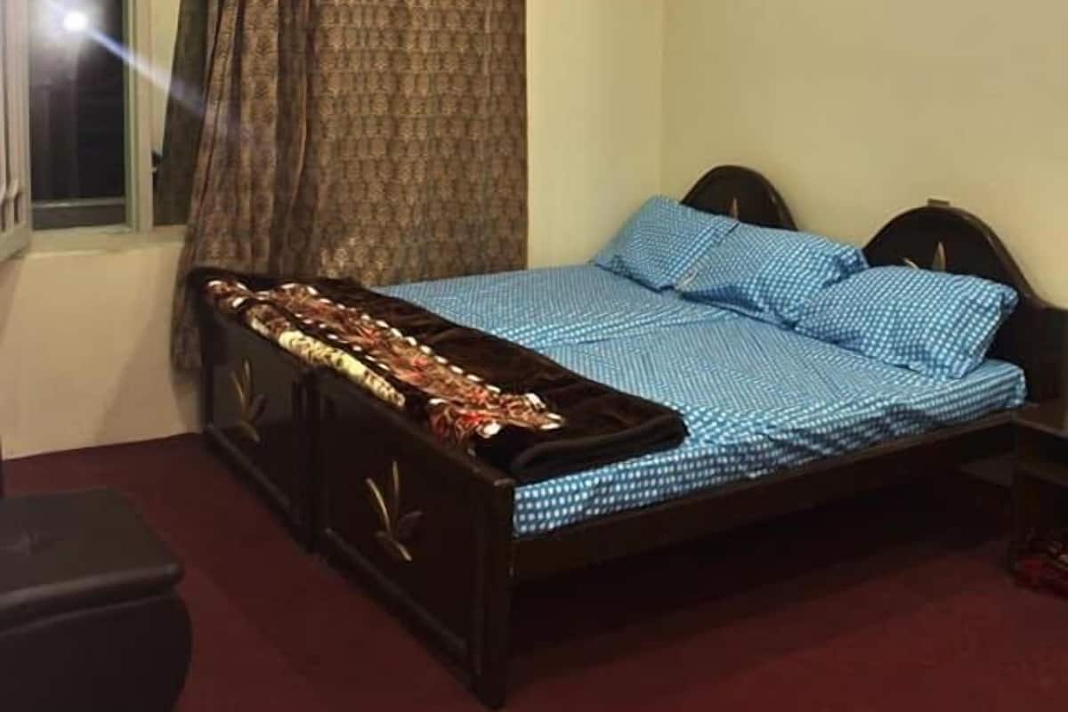 Standard Double Room | Free WiFi, bed sheets