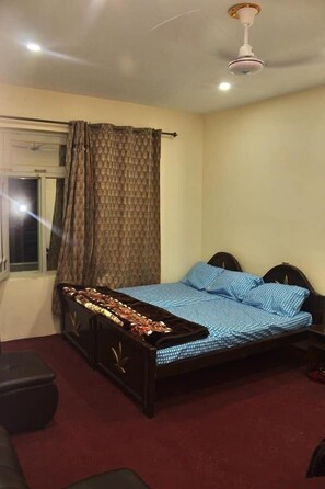 标准双人房 | 免费 WiFi、床单