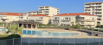 T2 46m2 apartment with 12m2 terrace overlooking the estate's superb swimming pool