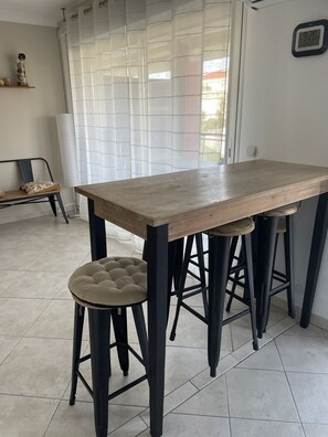Enjoy meals in this dining area with a rectangular table and comfortable barstools.