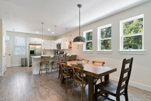 Dining - Treehouse By the Sea (St. Augustine)