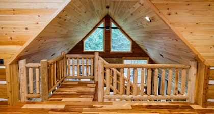 Larsen Lodge Downtown Village Egg Harbor, Sauna, New, Rustic and Elegant.