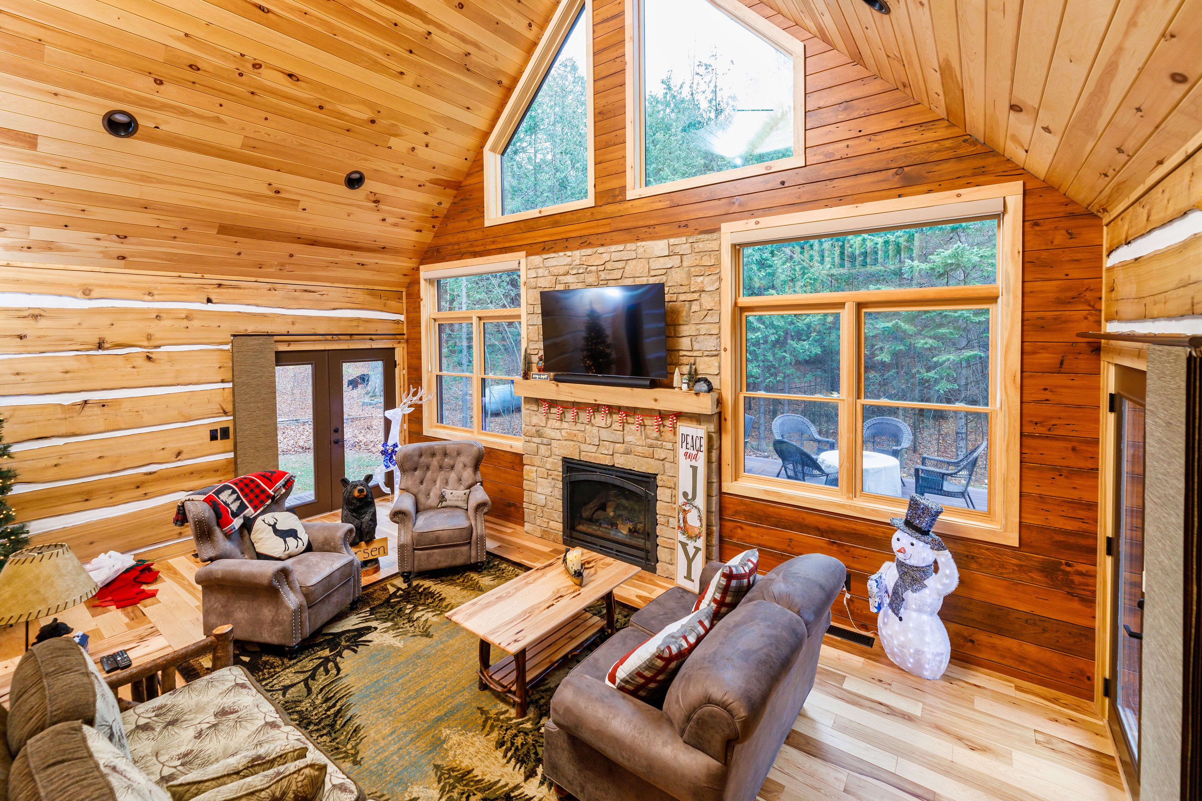 Smart TV, fireplace, stereo, offices