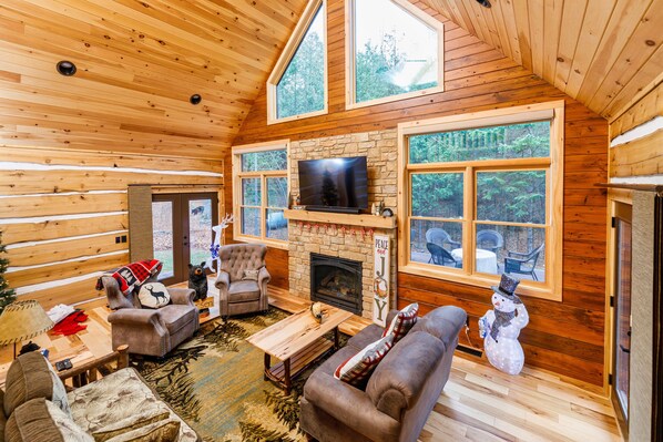 Smart-TV, Kamin, Stereoanlage, Arbeitsbereiche